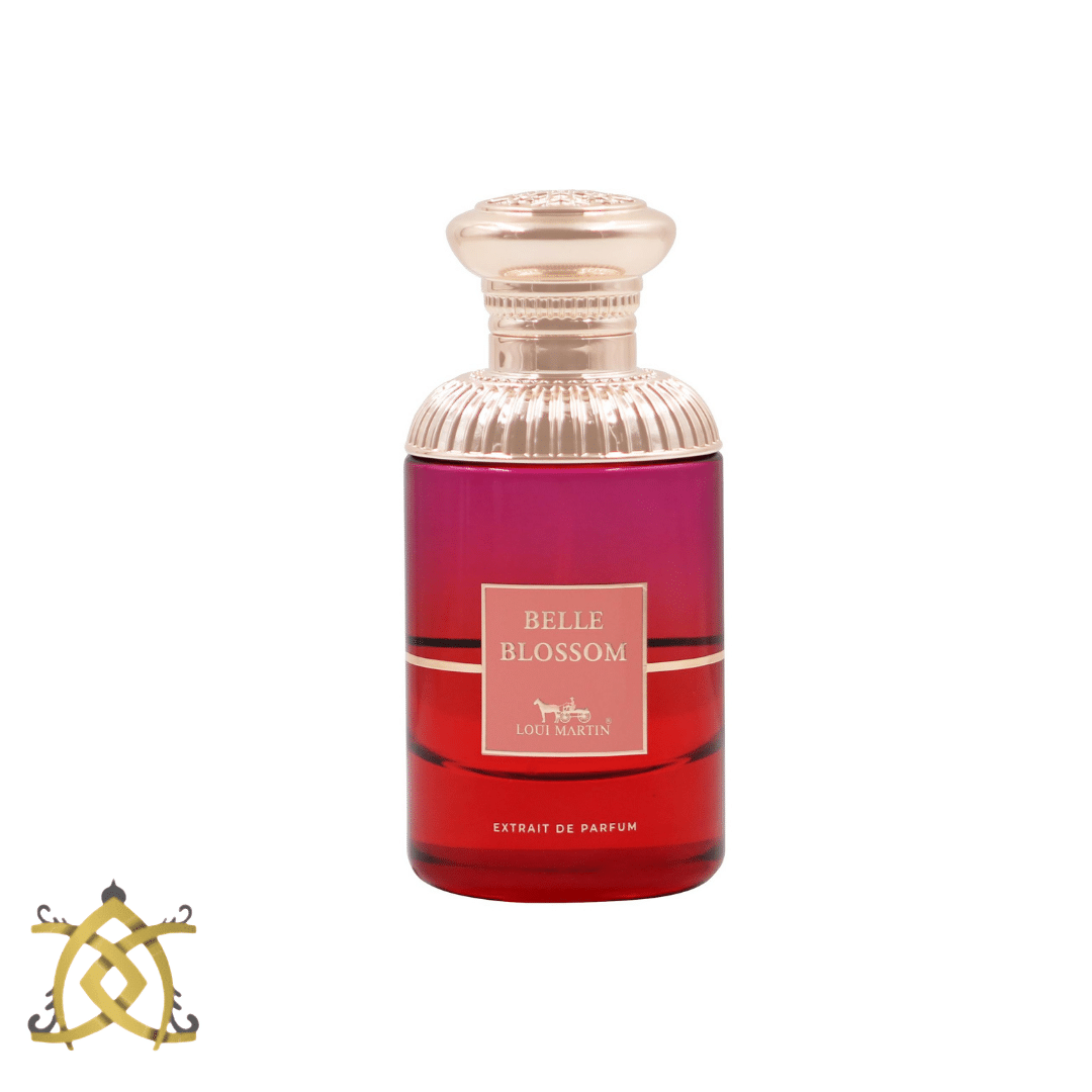 Design sans titre (58) Belle Blossom de Loui Martin, extrait de parfum unisexe 100 ml aux notes de frangipane, de poivre rose et de pitaya, sublimées par un cœur de vanille et de patchouli et un fond vanillé gourmand.
